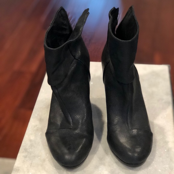 Leather ankle boots - Picture 1 of 2